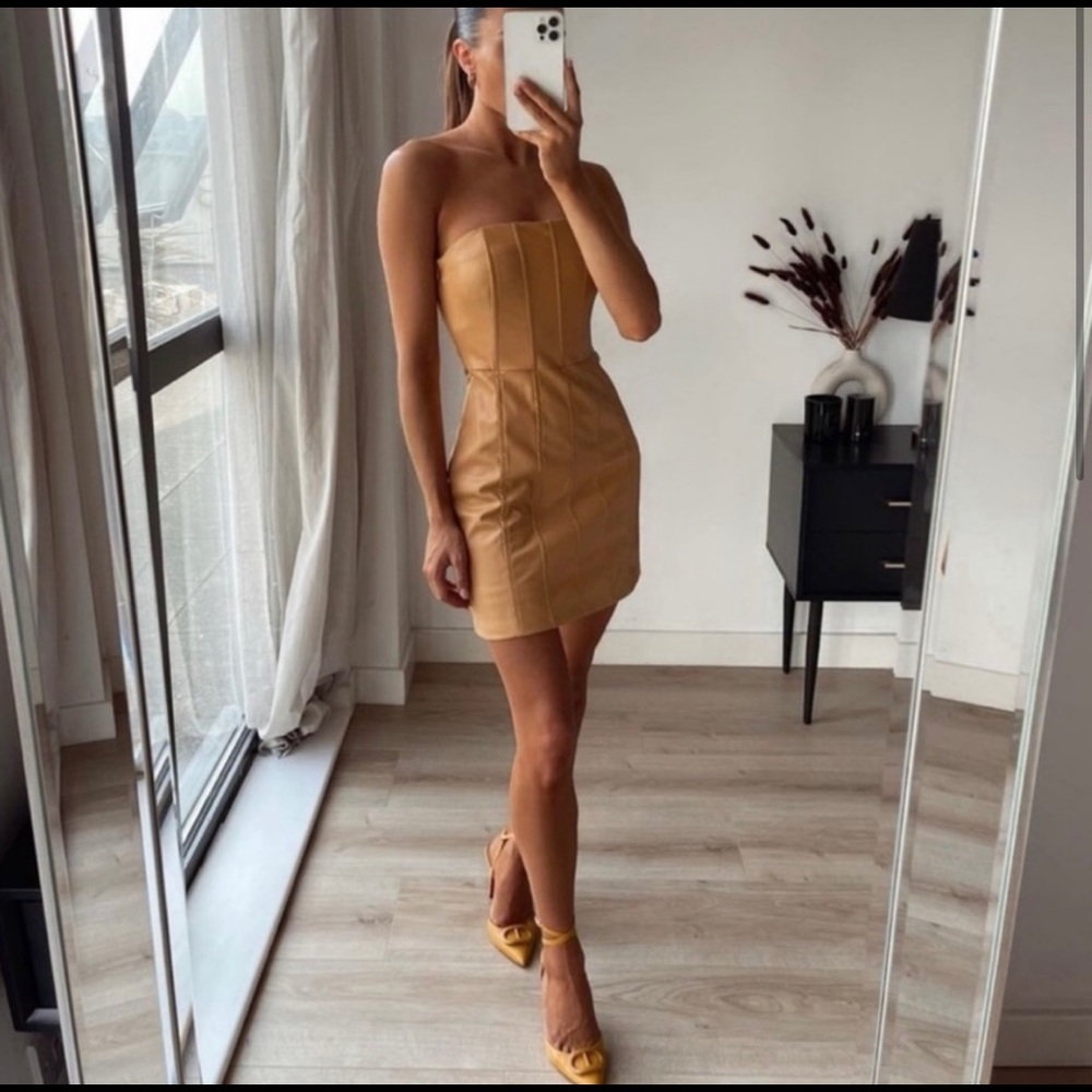 This is a beautiful tan leather dress! Could be dressed up or dressed down!
